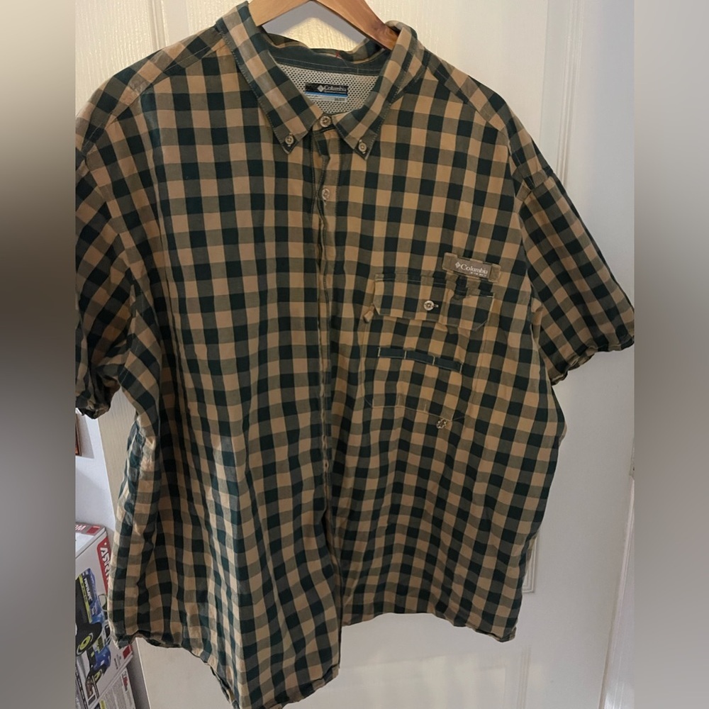 Columbia Men's Casual‎ Green and Tan Plaid Shirt
